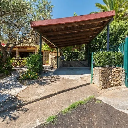 Ampia E Accessoriata-private Garden - 500 Meters From The *